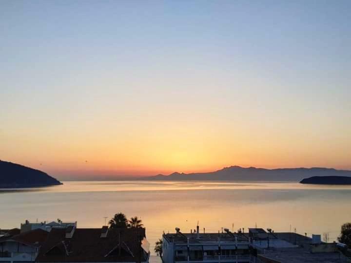 Sea And Sky Apartment Néa Péramos Extérieur photo